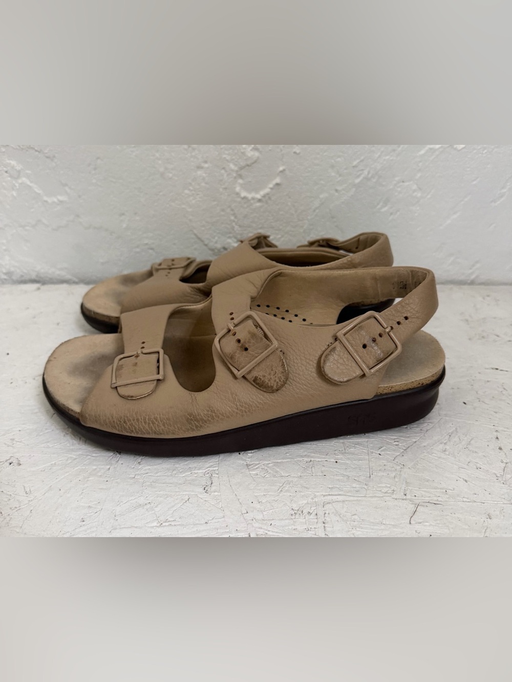 SAS Relaxed Walking Sandals Women Sz 9.5 W Beige Leather Comfort Shoe Adjustable